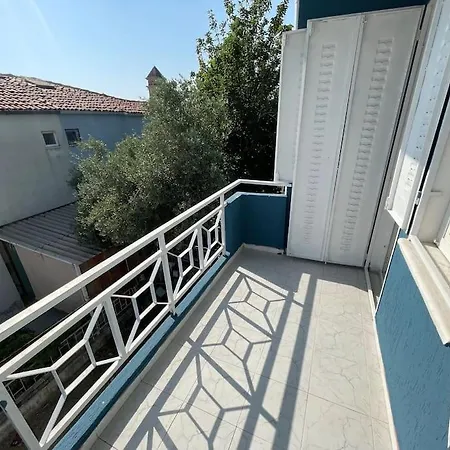 Merkezde Denize 5 Dakika Kusadası